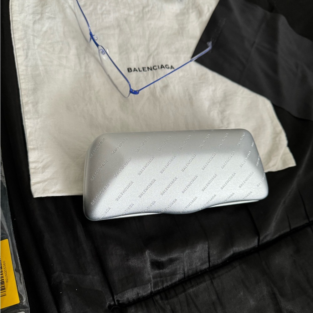 Balenciaga - Picture 5 of 7